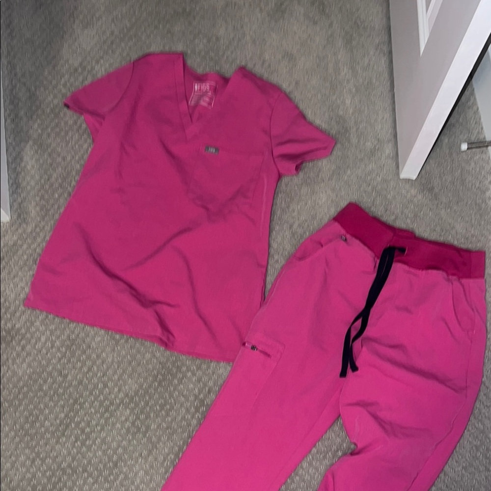 Xs figs pink scrub set